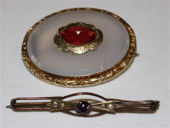 Gold framed oval red paste and onyx brooch and an amethyst & pearl bar brooch(-)